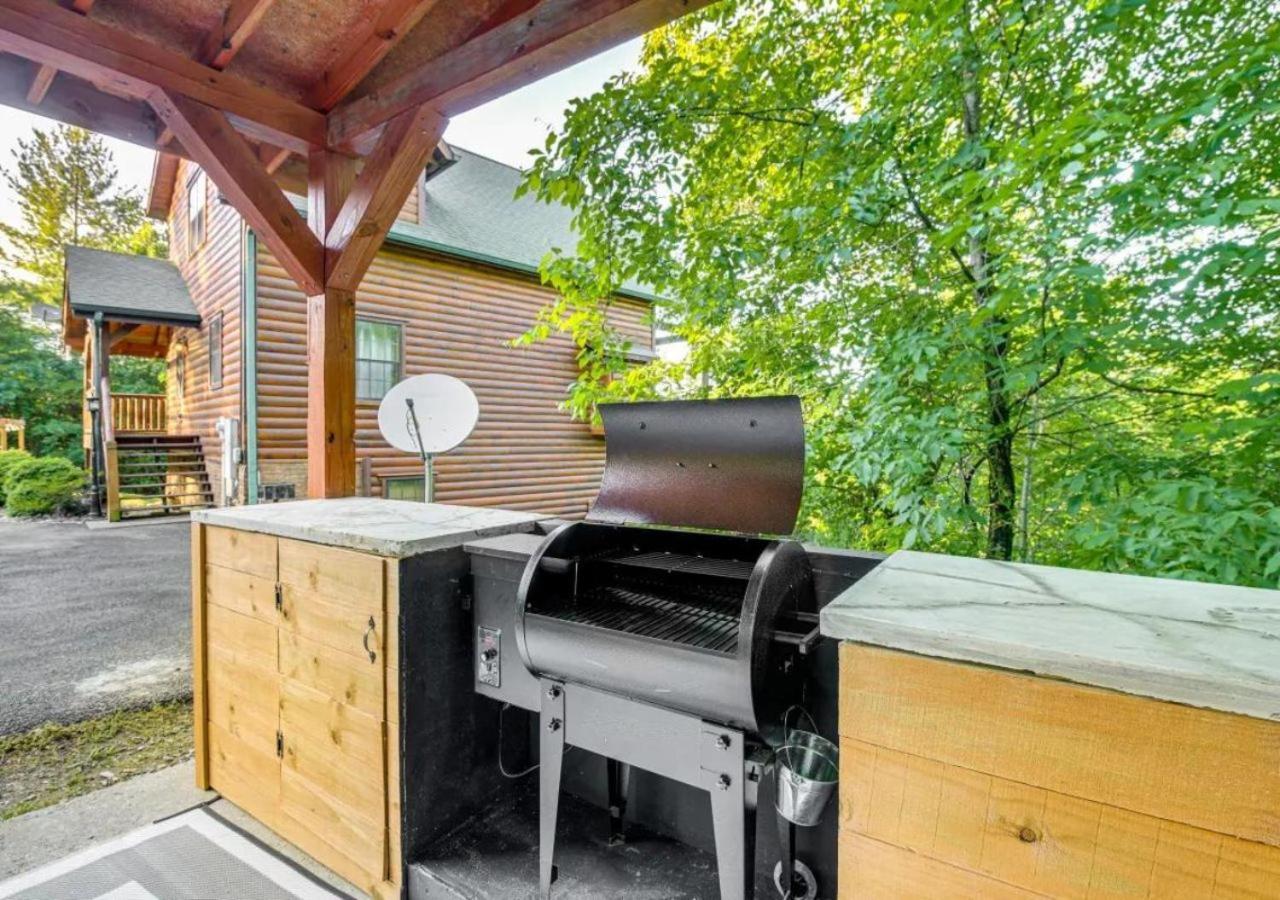 Fabulous Pet-Friendly, Family Cabin With Outdoor Kitchen, Hot Tub, Sauna, Fireplace, Theater Room, Arcade, Pool Table, And Fire Pit Within Minuties Of Dollywood Сев'єрвілл Екстер'єр фото