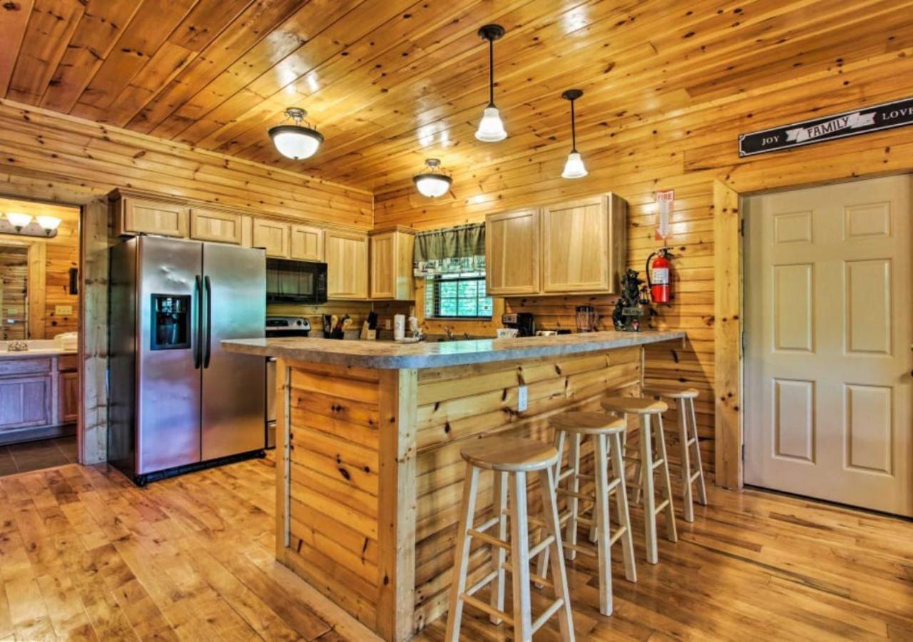 Fabulous Pet-Friendly, Family Cabin With Outdoor Kitchen, Hot Tub, Sauna, Fireplace, Theater Room, Arcade, Pool Table, And Fire Pit Within Minuties Of Dollywood Сев'єрвілл Екстер'єр фото
