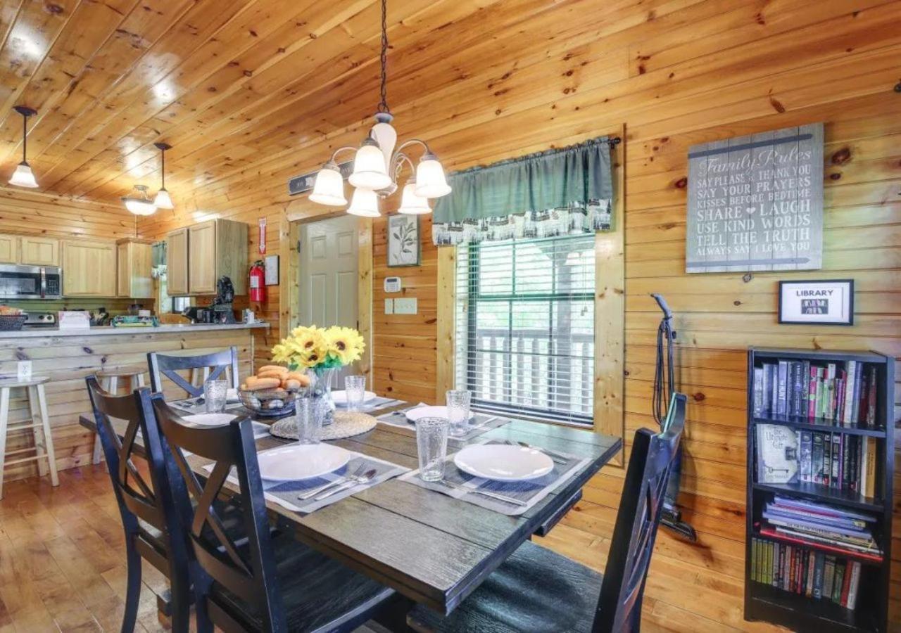 Fabulous Pet-Friendly, Family Cabin With Outdoor Kitchen, Hot Tub, Sauna, Fireplace, Theater Room, Arcade, Pool Table, And Fire Pit Within Minuties Of Dollywood Сев'єрвілл Екстер'єр фото