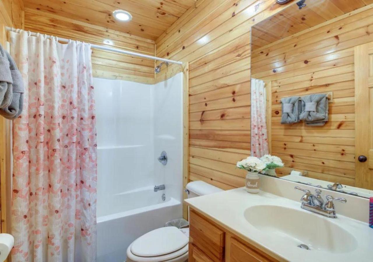 Fabulous Pet-Friendly, Family Cabin With Outdoor Kitchen, Hot Tub, Sauna, Fireplace, Theater Room, Arcade, Pool Table, And Fire Pit Within Minuties Of Dollywood Сев'єрвілл Екстер'єр фото