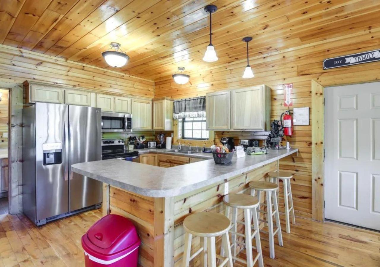 Fabulous Pet-Friendly, Family Cabin With Outdoor Kitchen, Hot Tub, Sauna, Fireplace, Theater Room, Arcade, Pool Table, And Fire Pit Within Minuties Of Dollywood Сев'єрвілл Екстер'єр фото