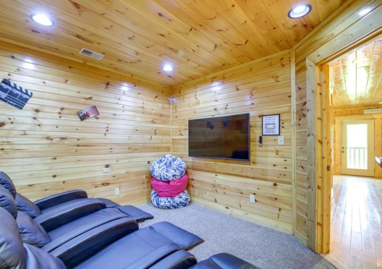 Fabulous Pet-Friendly, Family Cabin With Outdoor Kitchen, Hot Tub, Sauna, Fireplace, Theater Room, Arcade, Pool Table, And Fire Pit Within Minuties Of Dollywood Сев'єрвілл Екстер'єр фото